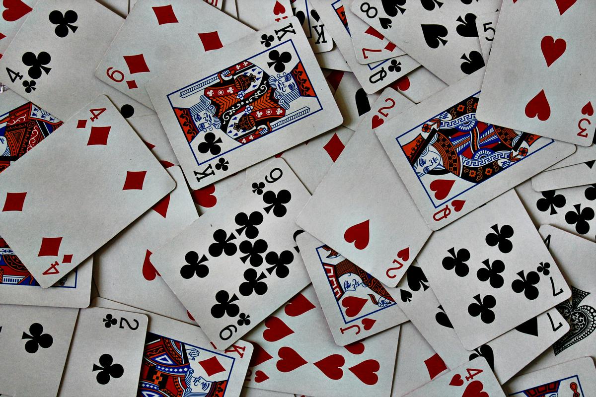 resize?norotation=true&url=https%3A%2F%2Fimages.unsplash.com%2Fphoto 1541278107931 e006523892df%3Fcrop%3Dentropy%26cs%3Dsrgb%26fm%3Djpg%26ixid%3DMnwyNTY4N3wwfDF8c2VhcmNofDV8fHBva2VyfGVufDB8fHx8MTY0NDI1MTM4NA%26ixlib%3Drb 1.2